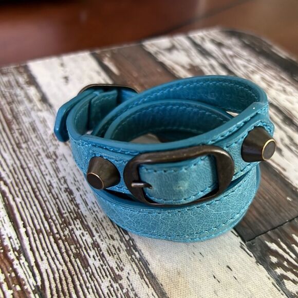 *Balenciaga* AUTHENTIC Leather Arena Triple Tour Wrap Bracelet - Picture 3 of 7